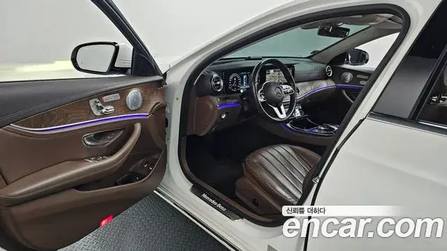 Mercedes-Benz E-Class 2020 — ფოტო 11/20