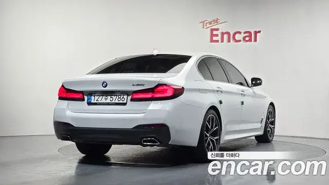 BMW 5 Series 2022 — ფოტო 19/20