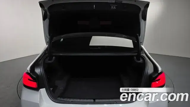 BMW 5 Series 2022 — ფოტო 17/20
