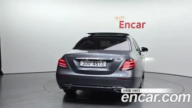 Mercedes-Benz E-Class 2018 — ფოტო 20/20