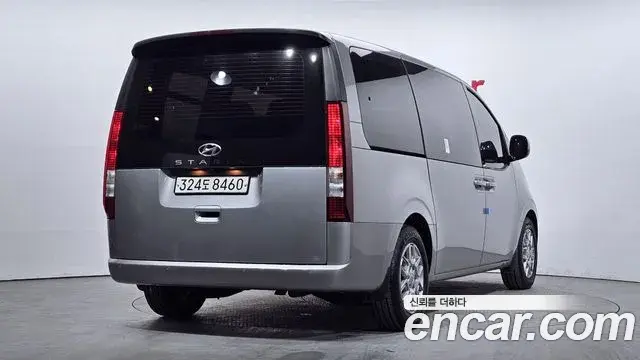 Hyundai Staria 2021 — ფოტო 8/20