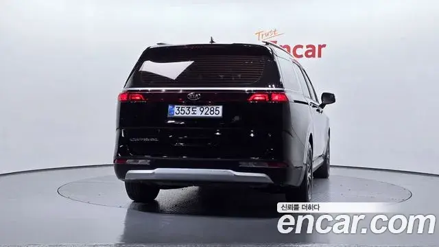 Kia Carnival 2021 — ფოტო 18/20