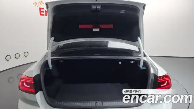 Volkswagen Passat GT 2021 — ფოტო 11/20