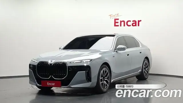 BMW 7 Series 2023 — ფოტო 5/20