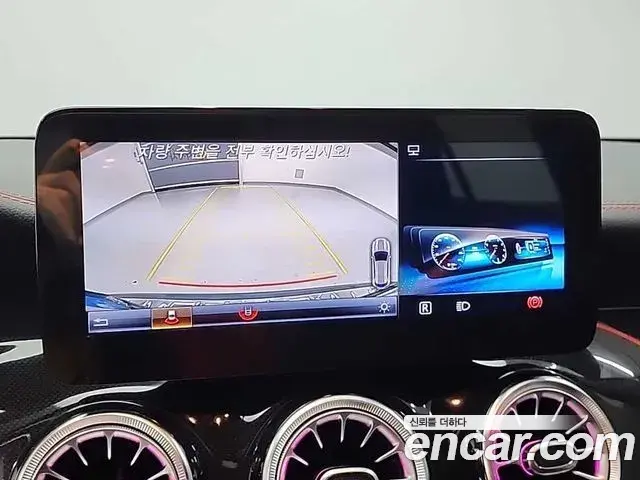 Mercedes-Benz GLA-Class 2018 — Photo 17/19