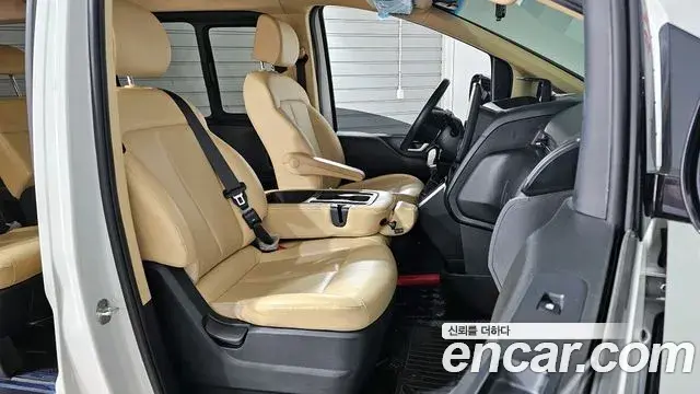 Hyundai Staria 2021 — Photo 5/20