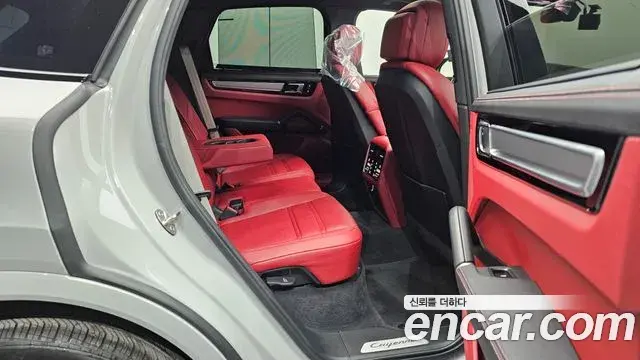 Porsche Cayenne 2023 — Şəkil 19/20