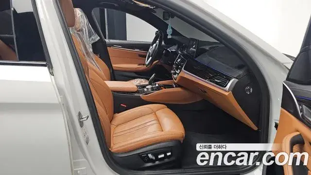 BMW 5 Series 2021 — Photo 11/20