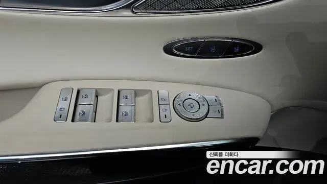 Genesis GV70 2022 — ფოტო 17/20