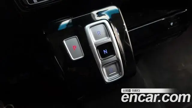 Hyundai Staria 2021 — ფოტო 15/20