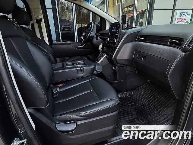 Hyundai Staria 2021 — ფოტო 6/20