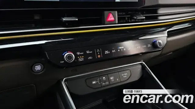 Kia Carnival 2023 — ფოტო 13/20