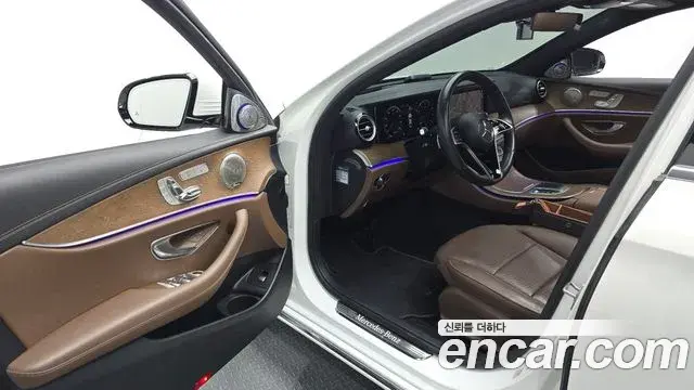 Mercedes-Benz E-Class 2021 — Фото 10/20