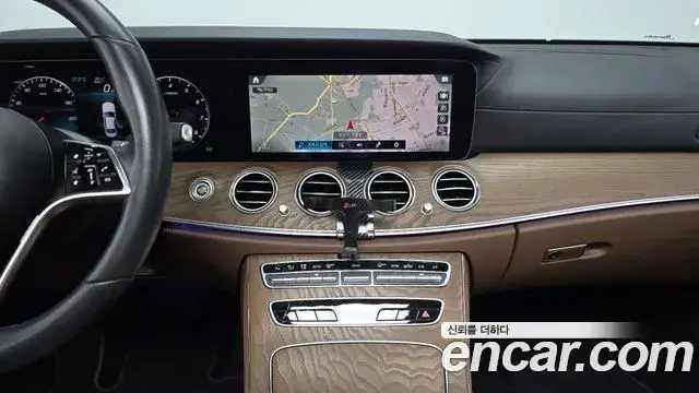 Mercedes-Benz E-Class 2021 — Фото 14/20