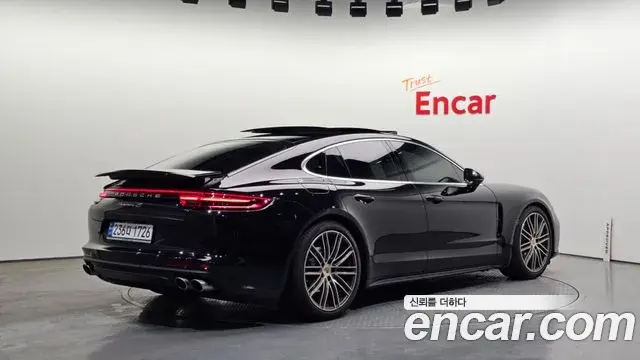 Porsche Panamera 2018 — ფოტო 3/20