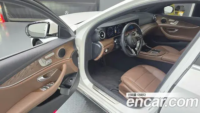 Mercedes-Benz E-Class 2023 — Фото 10/20