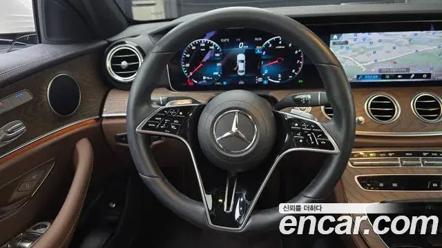Mercedes-Benz E-Class 2023 — Фото 13/20