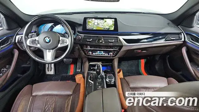 BMW 5 Series 2018 — Şəkil 8/20