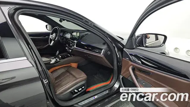 BMW 5 Series 2018 — Şəkil 16/20