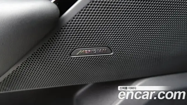 Land Rover Range Rover Velar 2024 — Şəkil 3/20