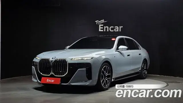 BMW 7 Series 2023 — Photo 5/20
