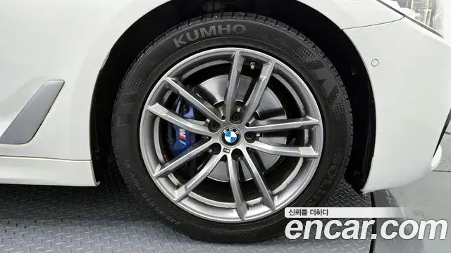 BMW 5 Series 2018 — ფოტო 6/20