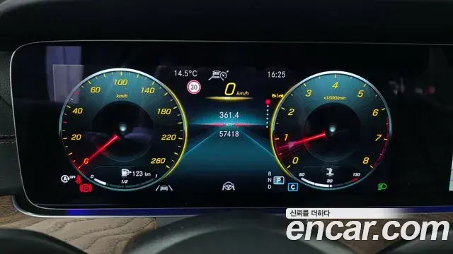 Mercedes-Benz E-Class 2022 — Фото 8/20