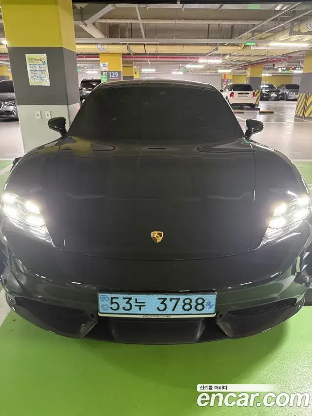Porsche Taycan 2021 — Photo 3/11