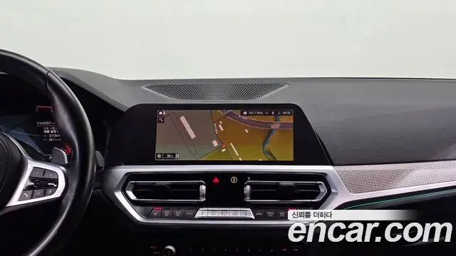 BMW 3 Series 2020 — ფოტო 18/20