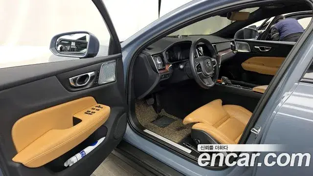 Volvo V60 Cross Country 2022 — Şəkil 7/20