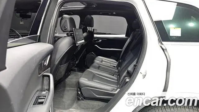 Audi Q7 2021 — Фото 12/20