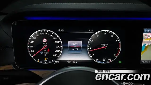 Mercedes-Benz E-Class 2020 — ფოტო 19/20