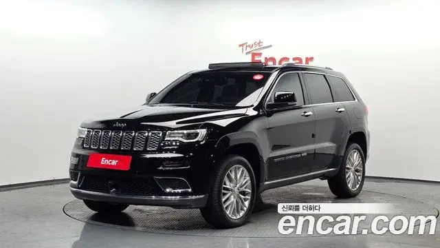 Jeep Grand Cherokee 2018 — ფოტო 2/20