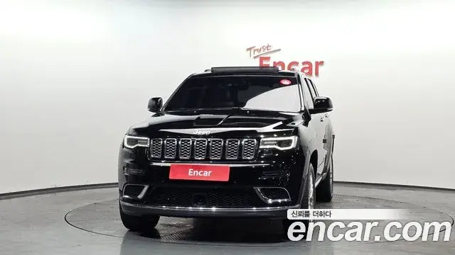 Jeep Grand Cherokee 2018 — ფოტო 10/20