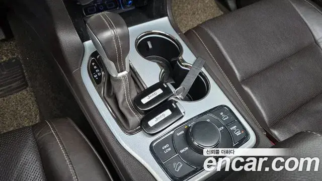 Jeep Grand Cherokee 2018 — ფოტო 12/20