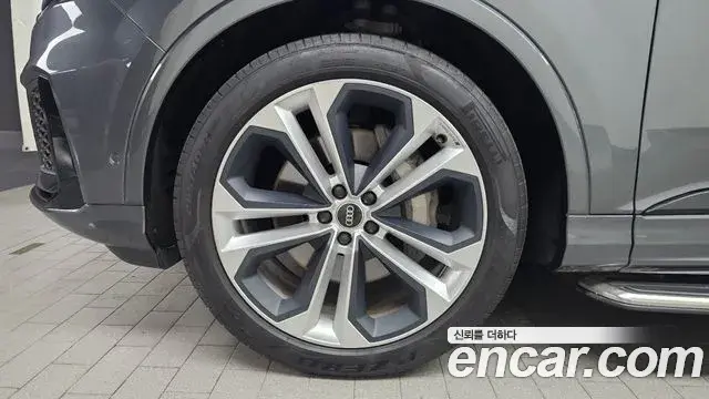 Audi Q7 2022 — ფოტო 13/20