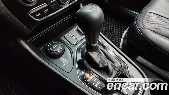 Jeep Cherokee 2021 — Фото 9/20