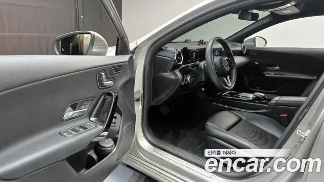 Mercedes-Benz A-Class 2020 — Фото 11/20