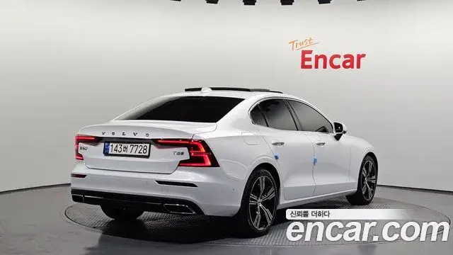 Volvo S60 2020 — Photo 12/20