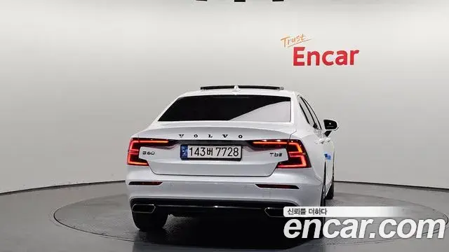Volvo S60 2020 — Photo 10/20