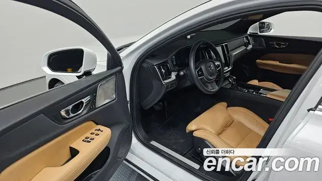 Volvo S60 2020 — Photo 13/20