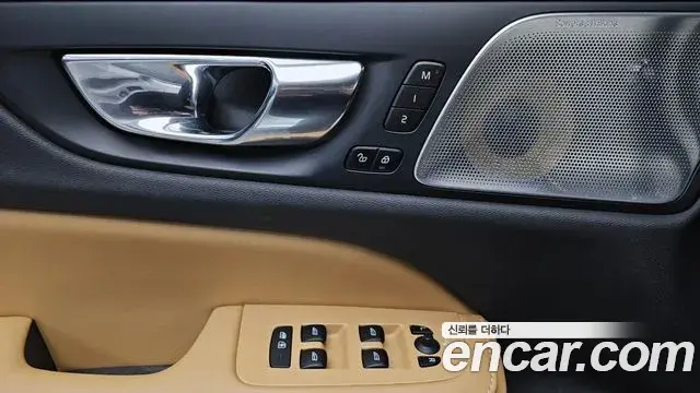 Volvo S60 2020 — Photo 8/20