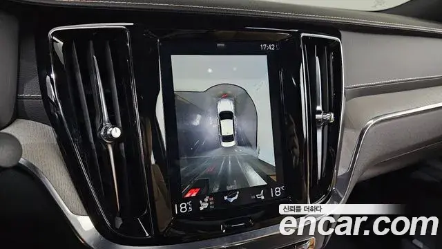 Volvo S60 2020 — Photo 9/20