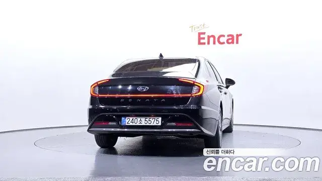Hyundai Sonata Hybrid 2021 — Photo 8/20