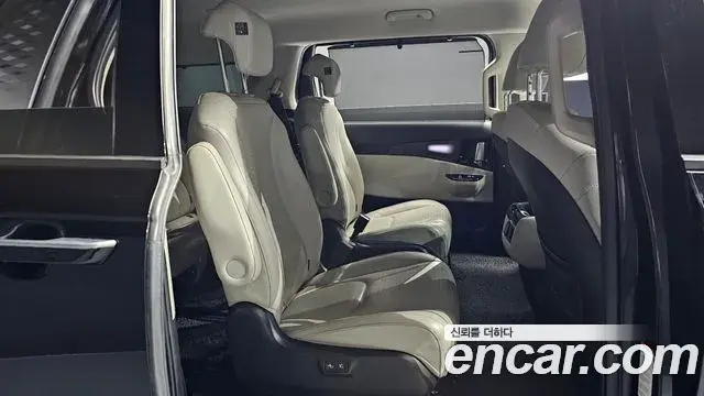 Kia Carnival 2021 — Фото 12/20