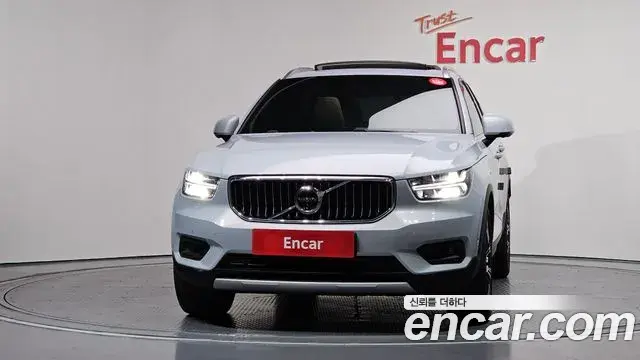 Volvo XC40 2020 — Photo 10/20