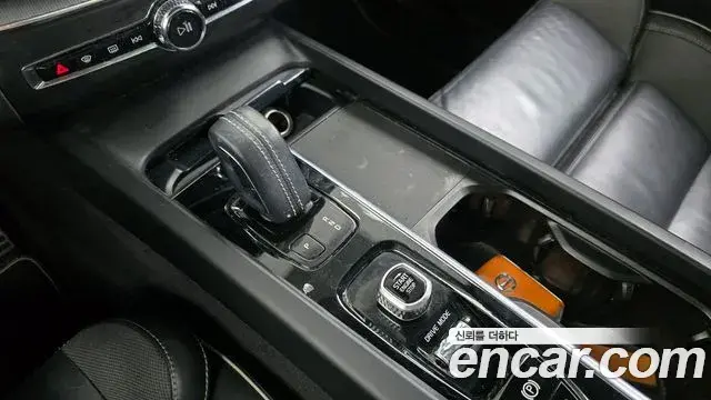 Volvo XC60 2020 — ფოტო 20/20