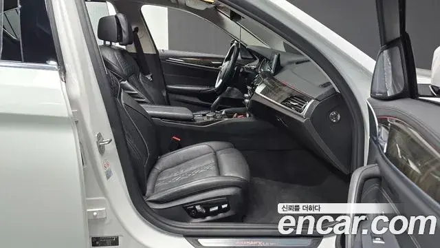 BMW 5 Series 2018 — Photo 6/20