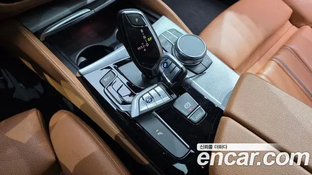 BMW 5 Series 2018 — Photo 16/20