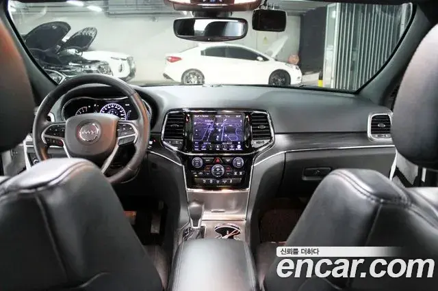 Jeep Grand Cherokee 2019 — Şəkil 13/20